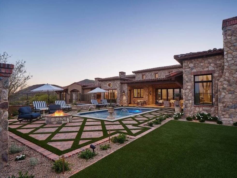 Outdoor Cintarosa Manor